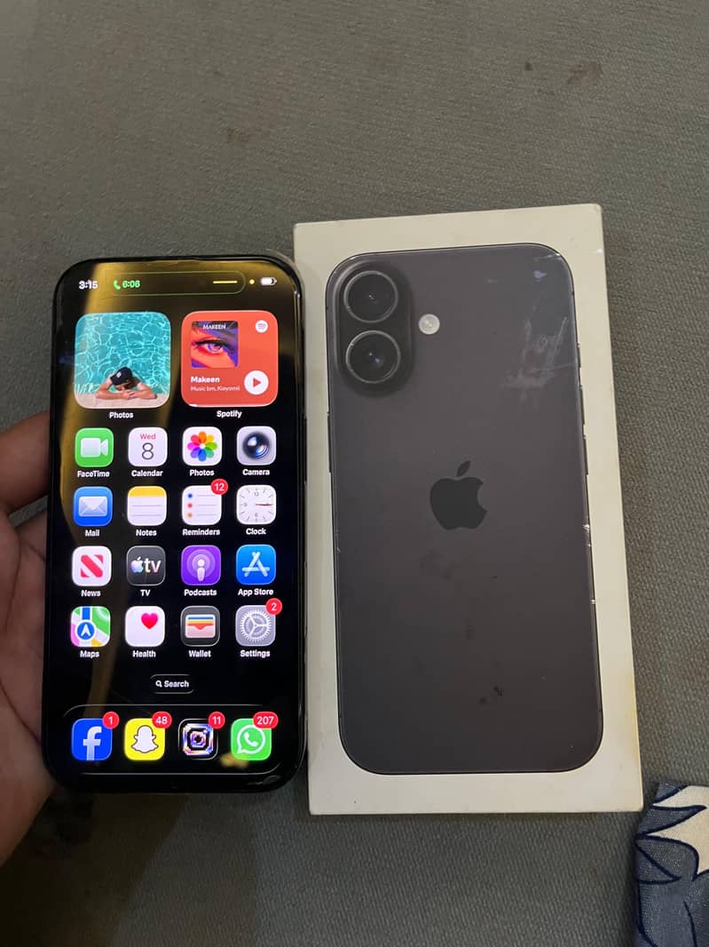 Apple iPhone 16 2