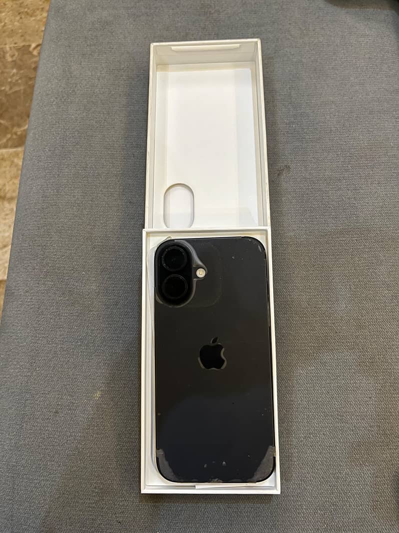 Apple iPhone 16 3