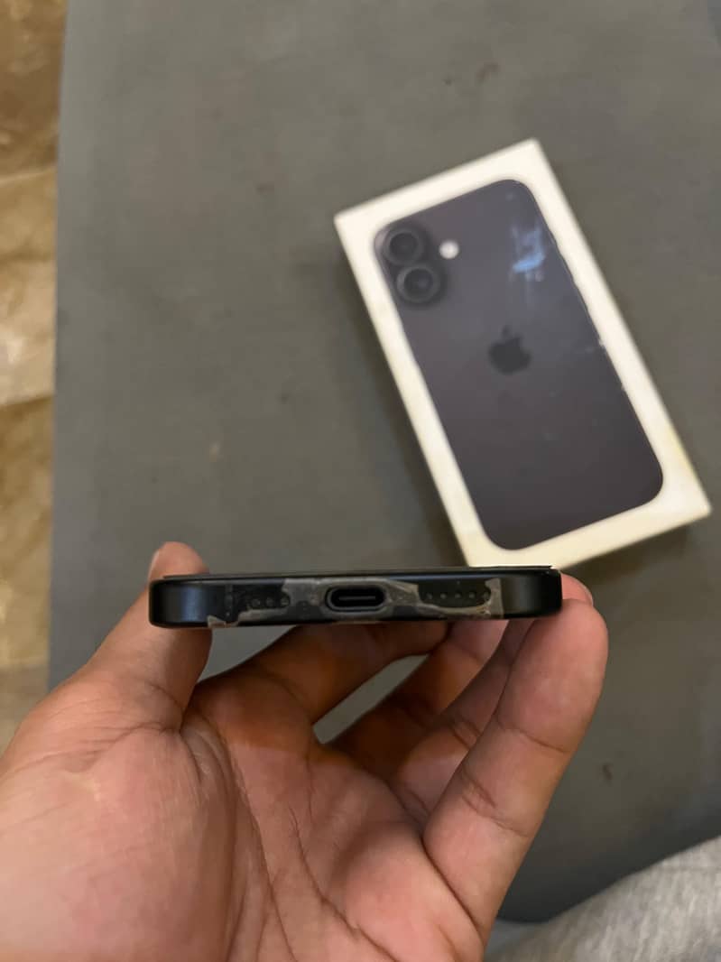 Apple iPhone 16 5