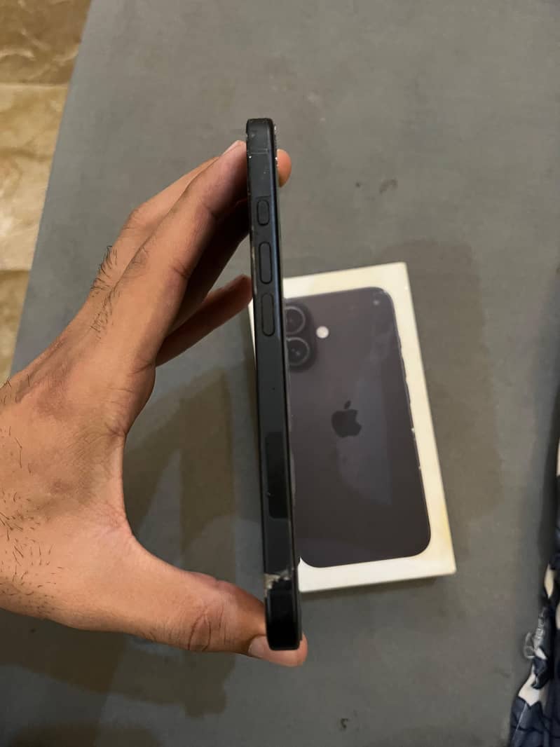 Apple iPhone 16 6