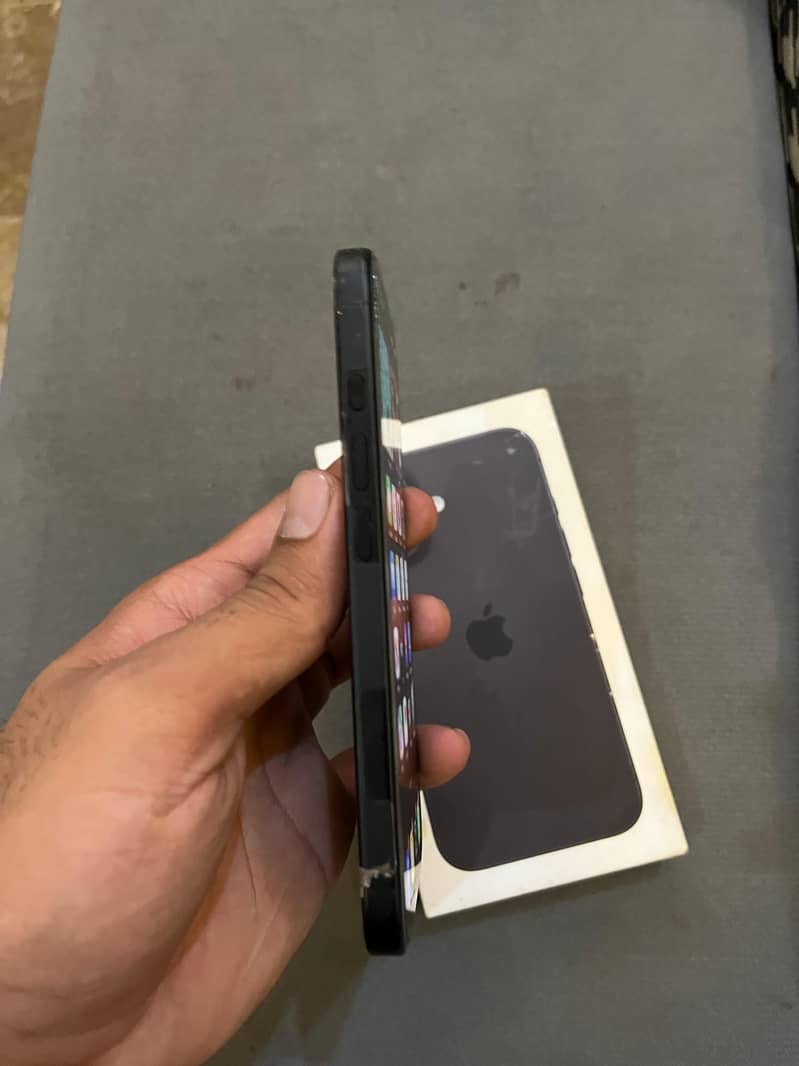 Apple iPhone 16 7