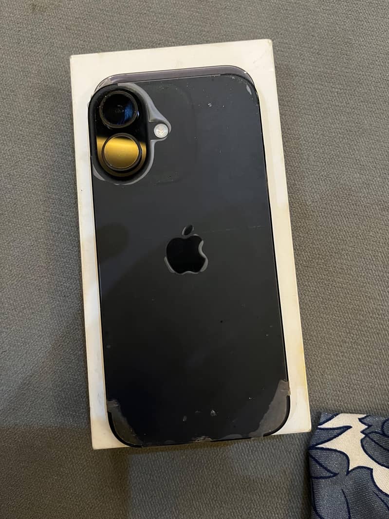 Apple iPhone 16 8