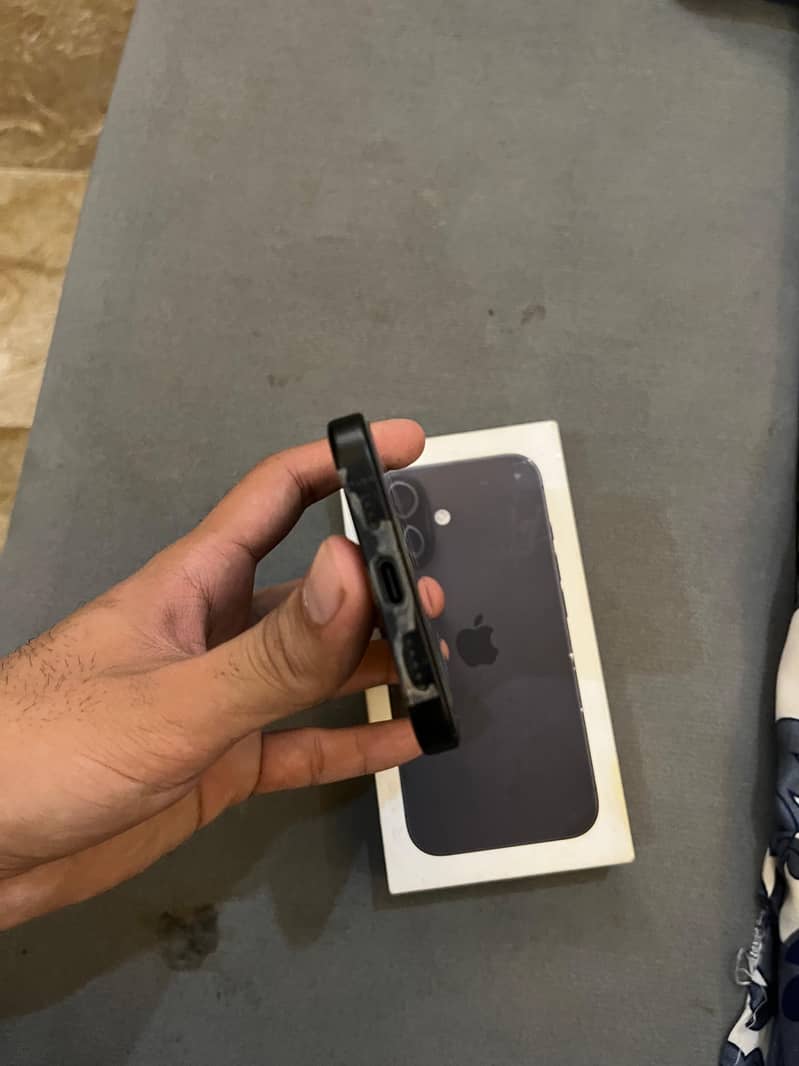 Apple iPhone 16 9