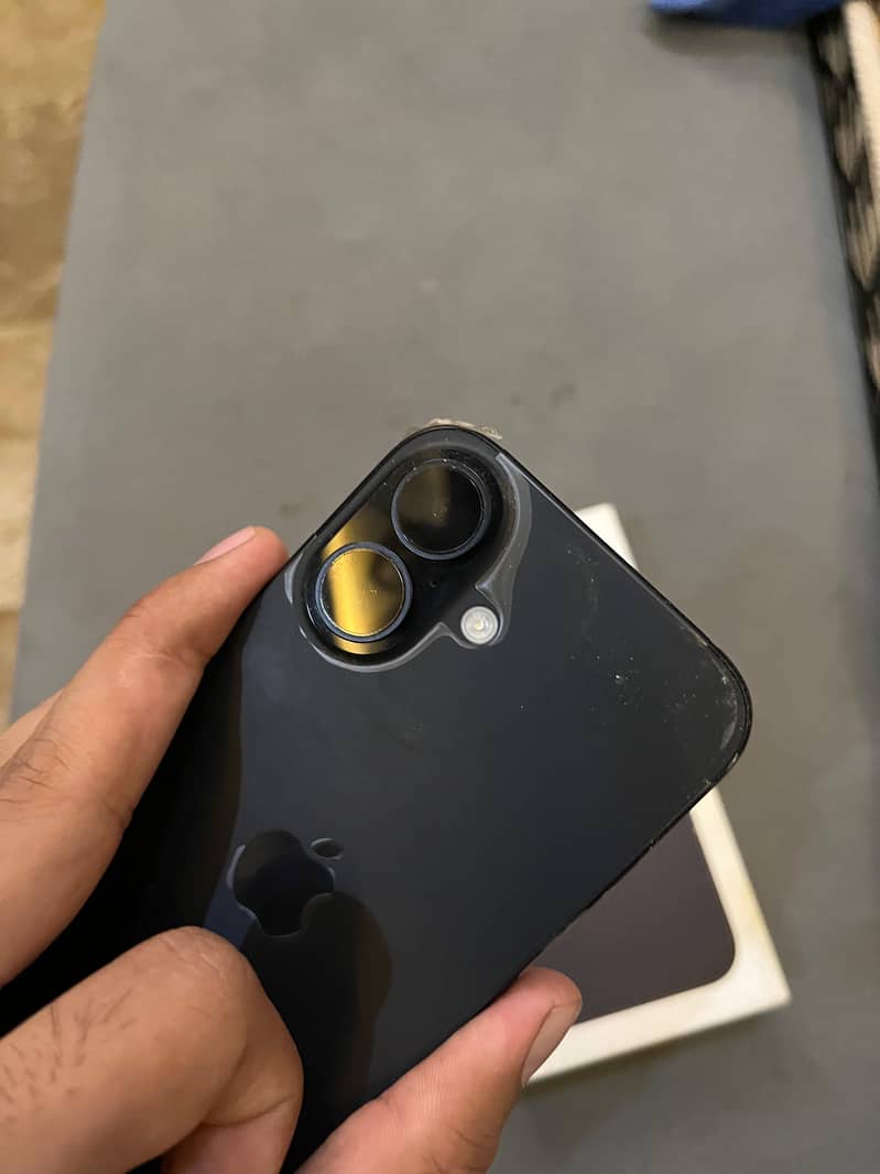 Apple iPhone 16 10