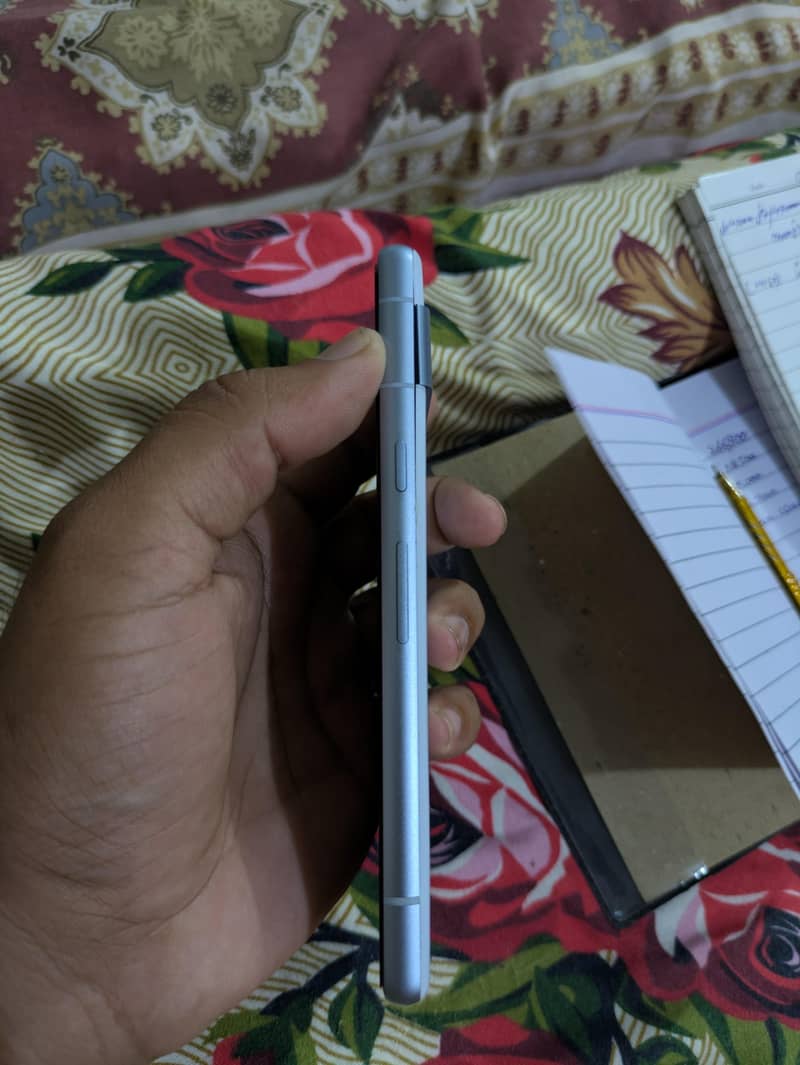 Google Pixel 7a 3