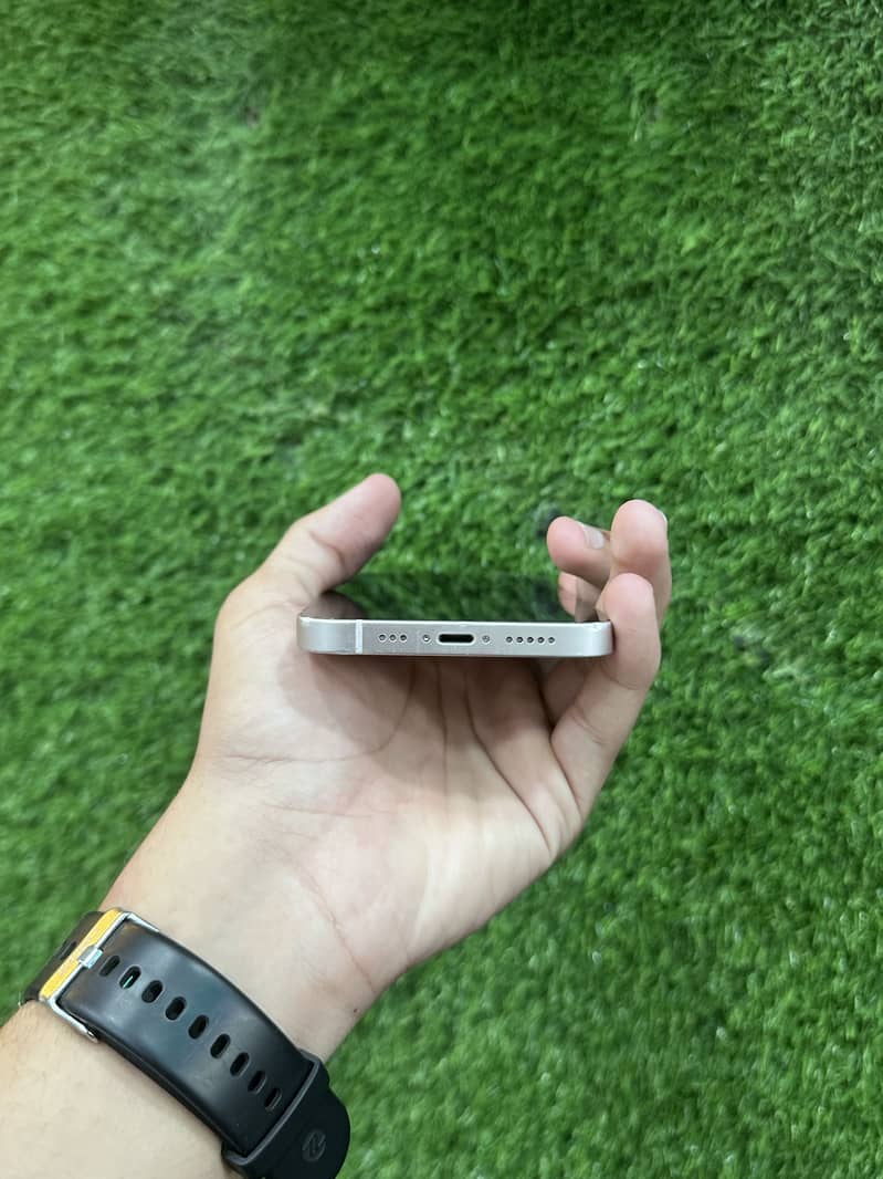 Apple iPhone 13 2