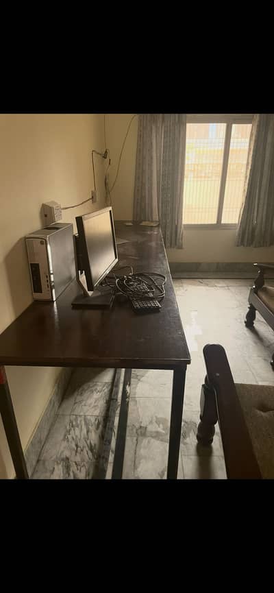 Computer and pc tables what app 03005457696