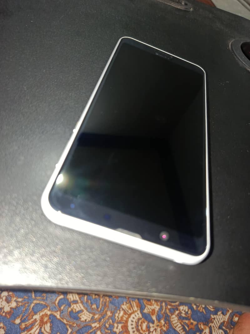 Sharp Aquos R2 0