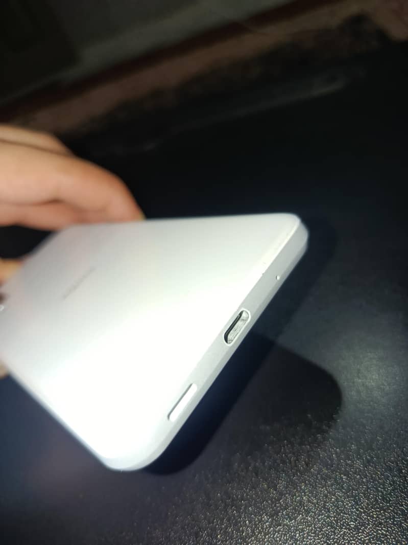 Sharp Aquos R2 2