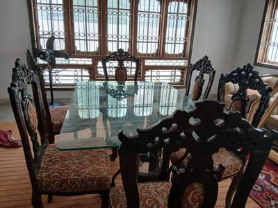 Dinning table in sheesham wood
