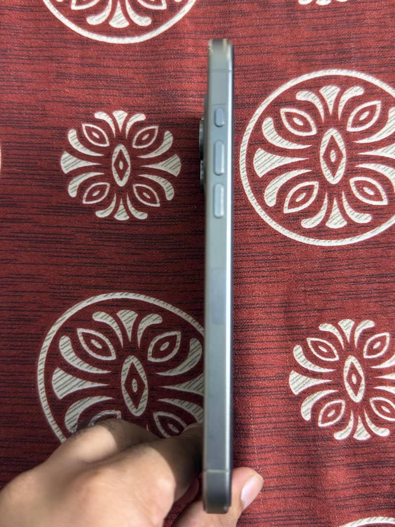 Apple iPhone 15 Pro Max 2