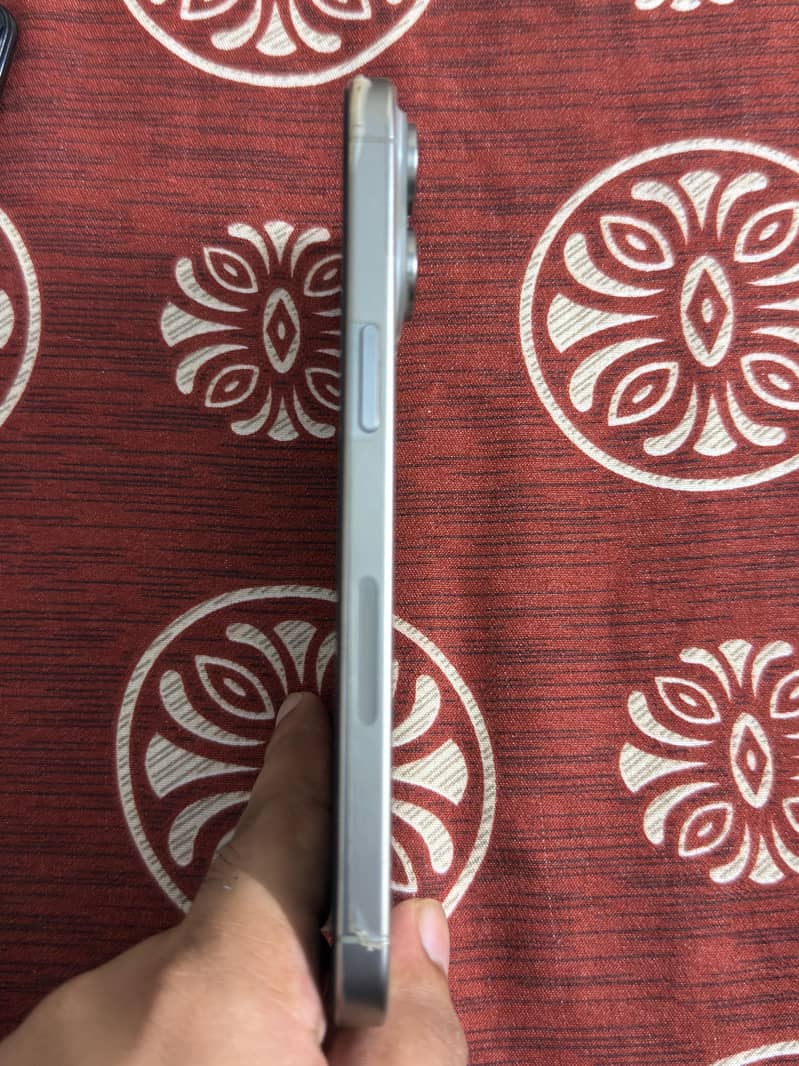 Apple iPhone 15 Pro Max 3