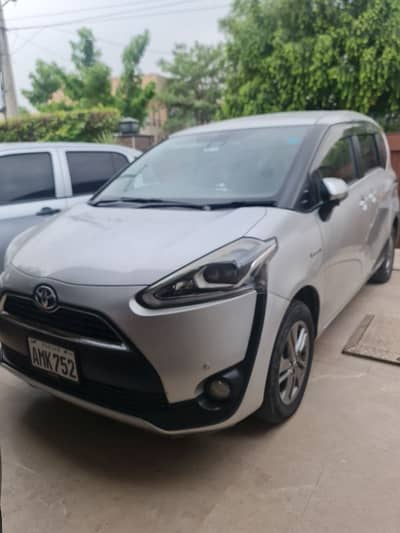 Toyota Sienta 2016