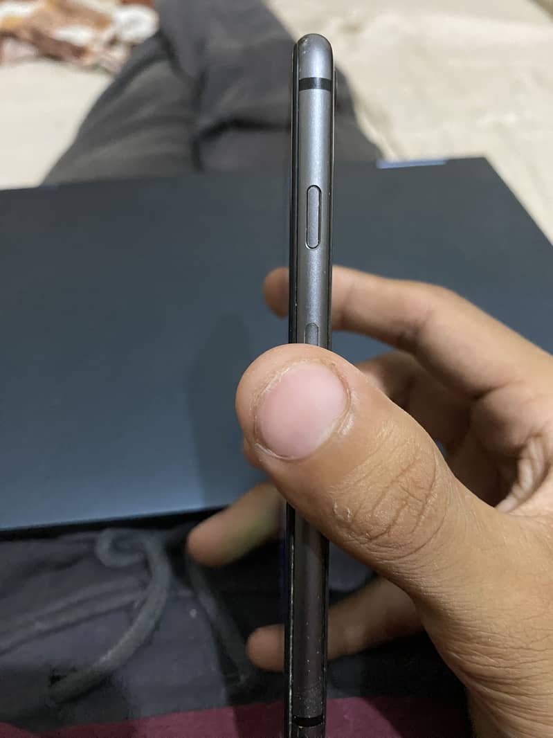 Apple iPhone 8 1