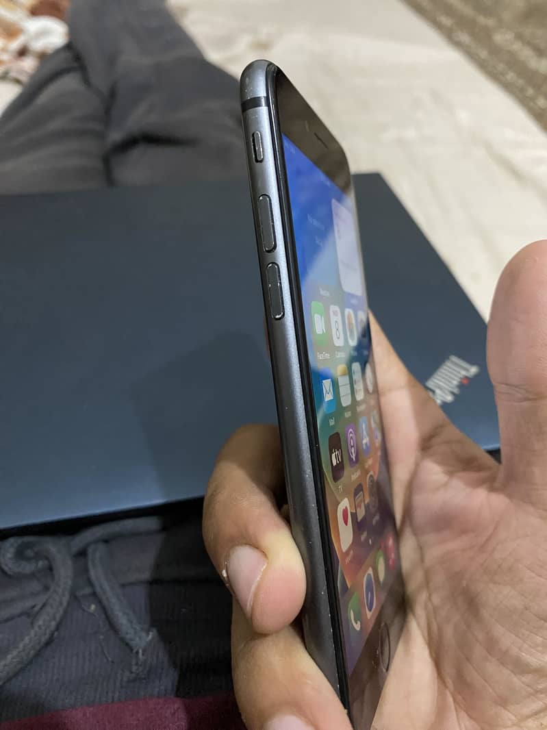 Apple iPhone 8 3