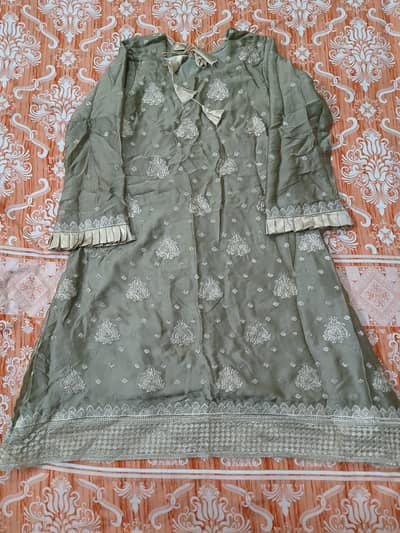 3 piece suit for sale in excellent condition