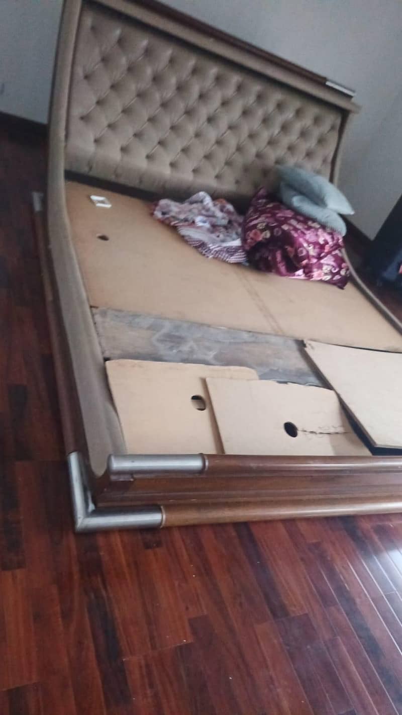 bed side table and sofa 4