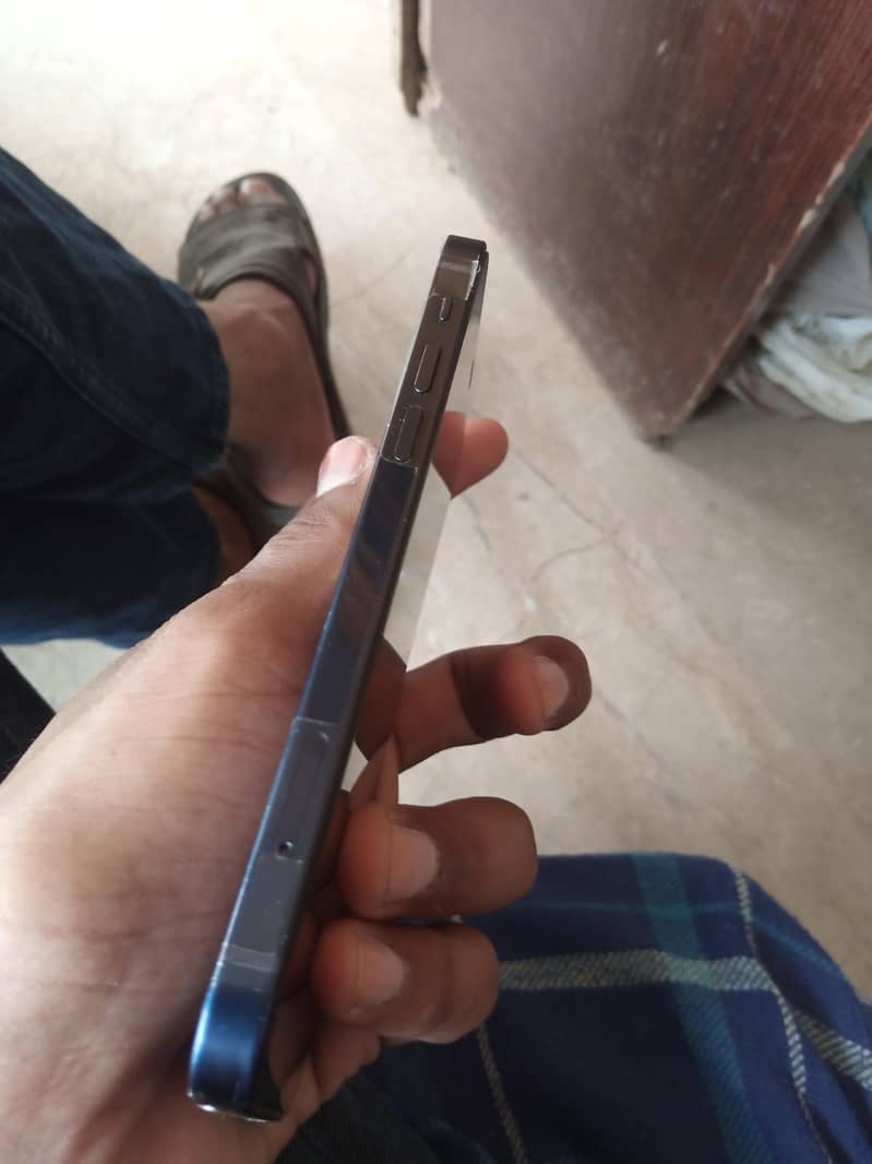 Apple iPhone 12 2