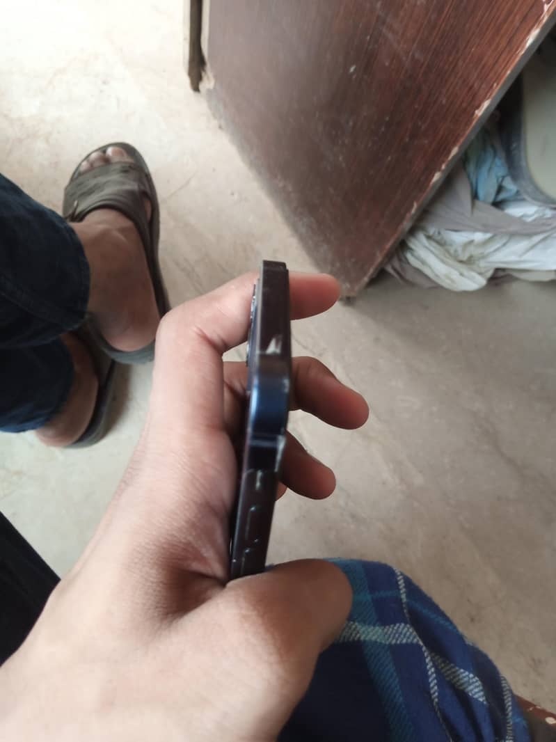 Apple iPhone 12 3