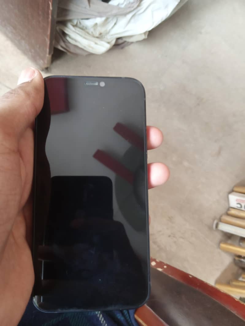 Apple iPhone 12 4