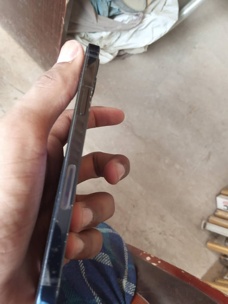 Apple iPhone 12 6