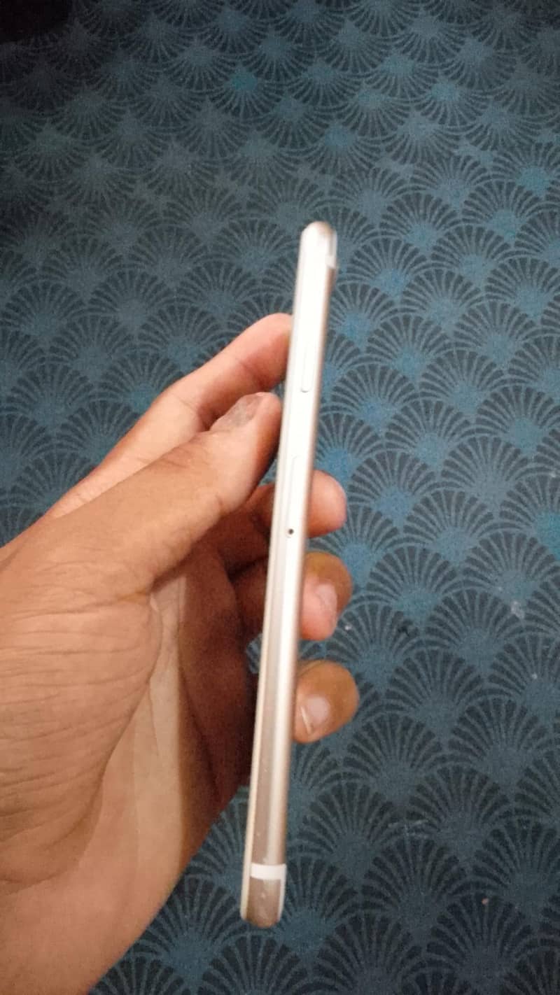 Apple iPhone 7 3