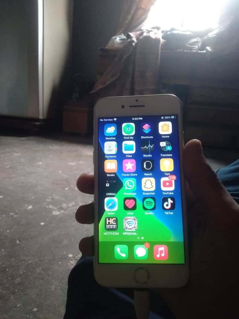 Apple iPhone 7 0
