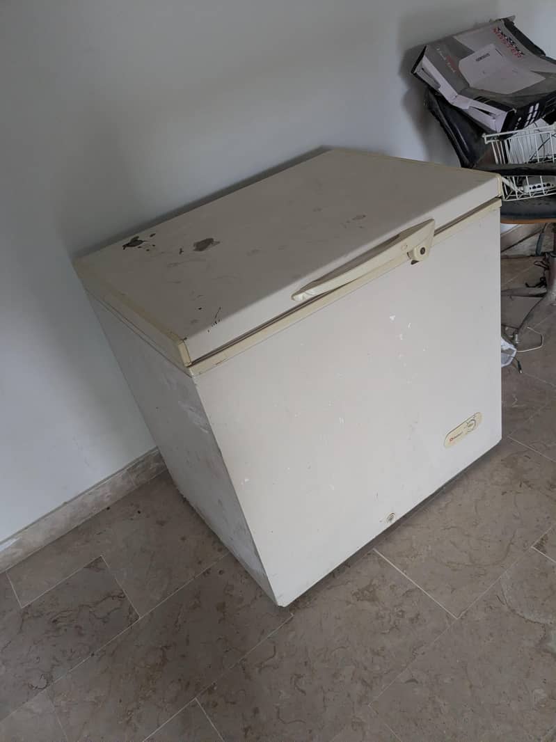Dawlance deep freezer 0