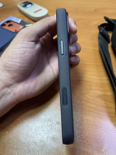 17 Pro max Tech Woven Case Black
