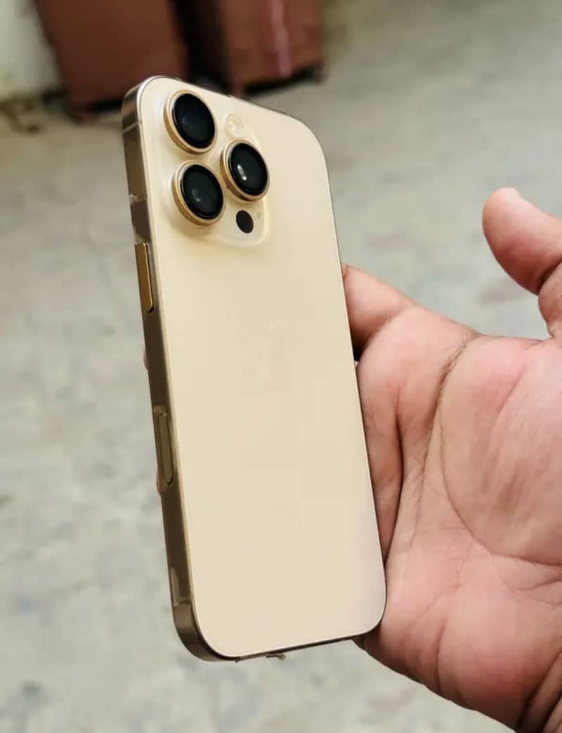 iPhone 16 pro 0