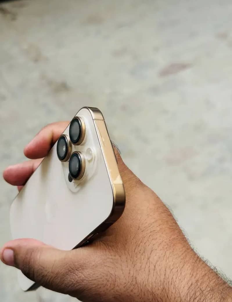 iPhone 16 pro 1