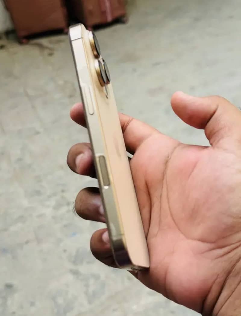 iPhone 16 pro 5