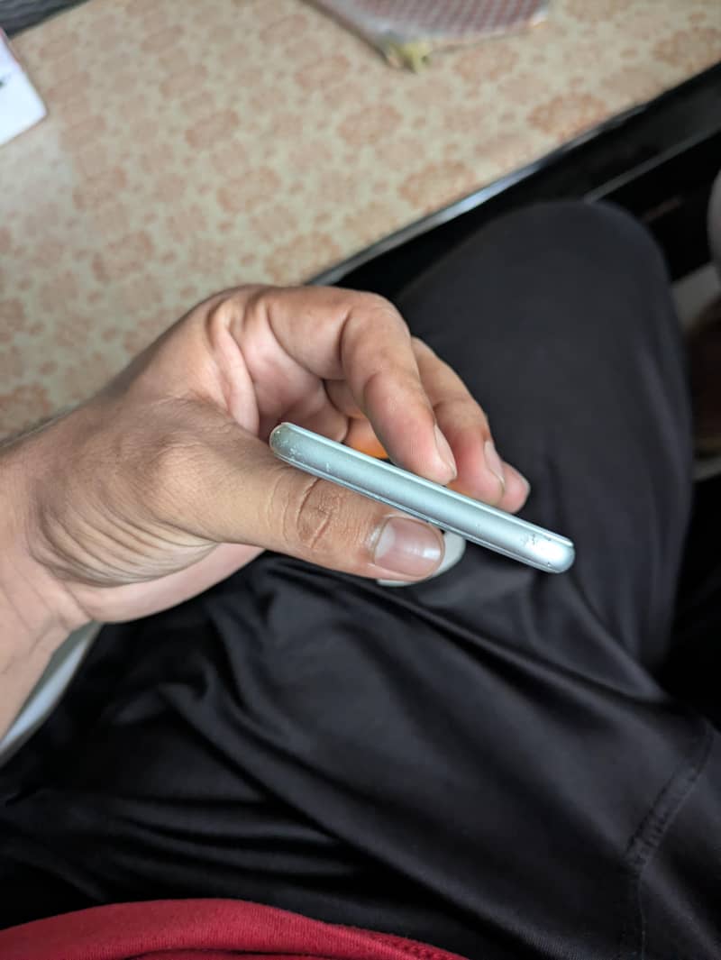Apple iPhone 8 3