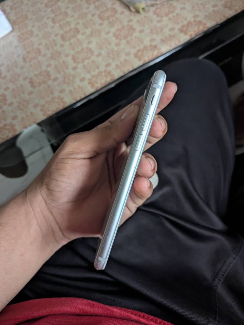 Apple iPhone 8 4