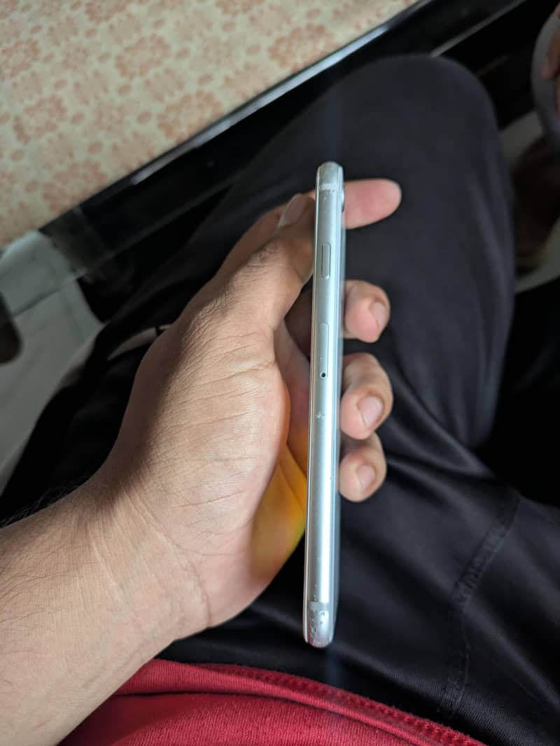 Apple iPhone 8 5