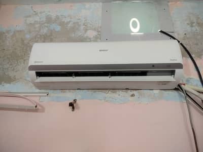 Used Orient Alpha 24 (2-ton, non-inverter) Silver White AC