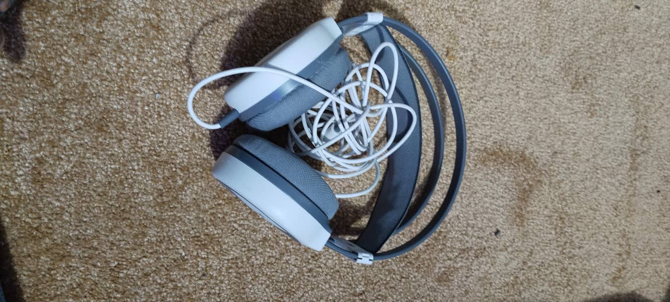 STUDIO EQUIPMENTS 12