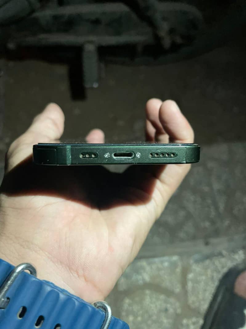 Apple iPhone 13 2