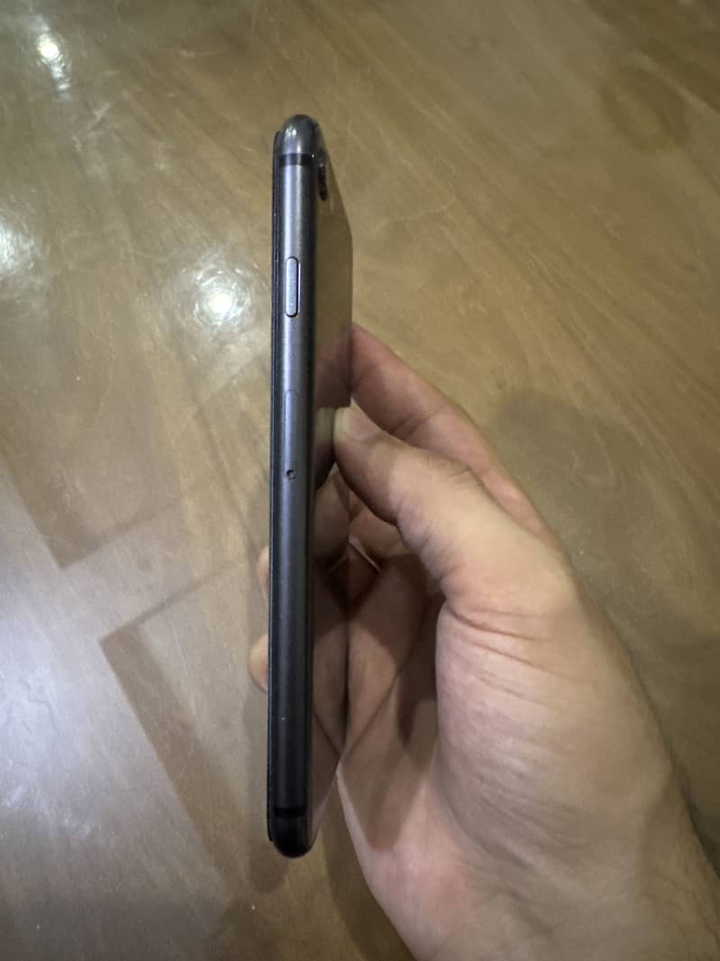 iPhone 8 4