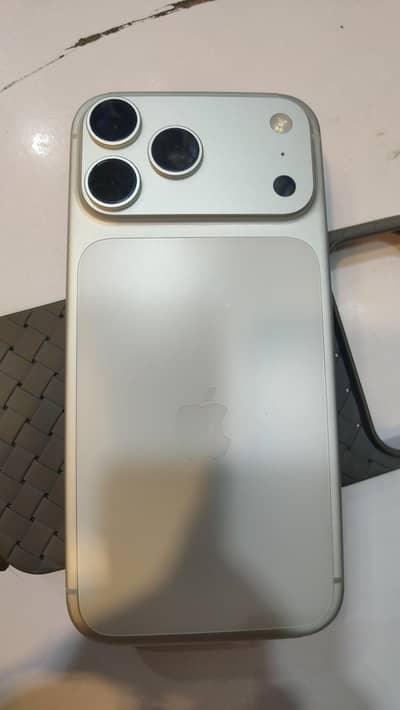 Apple iPhone 17 Pro Max jv