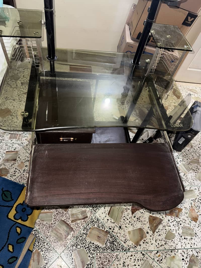 COMPUTER TABLE 0