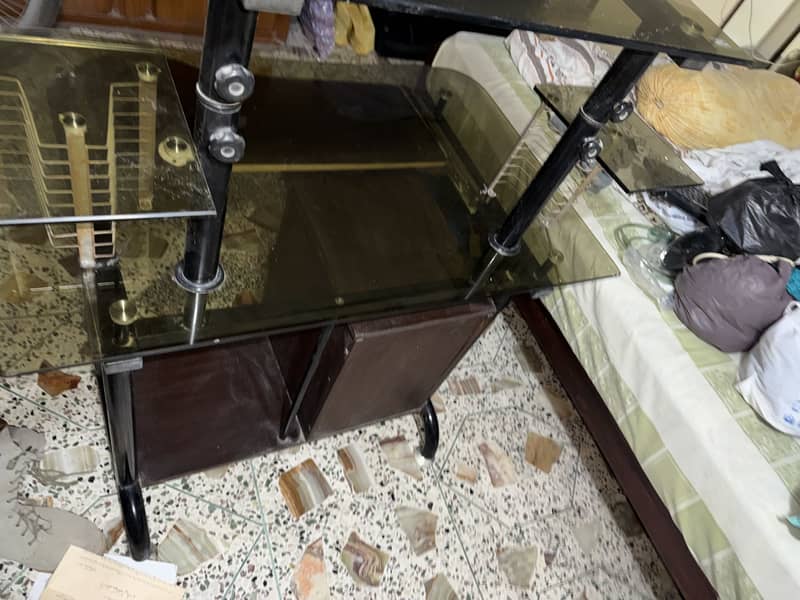 COMPUTER TABLE 1