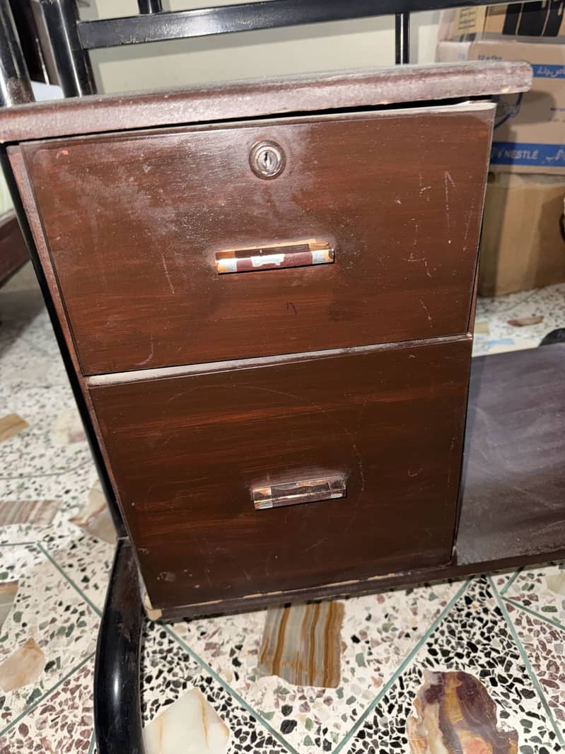 COMPUTER TABLE 3