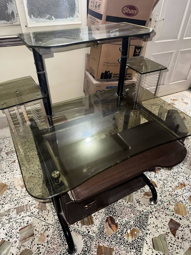 COMPUTER TABLE 4
