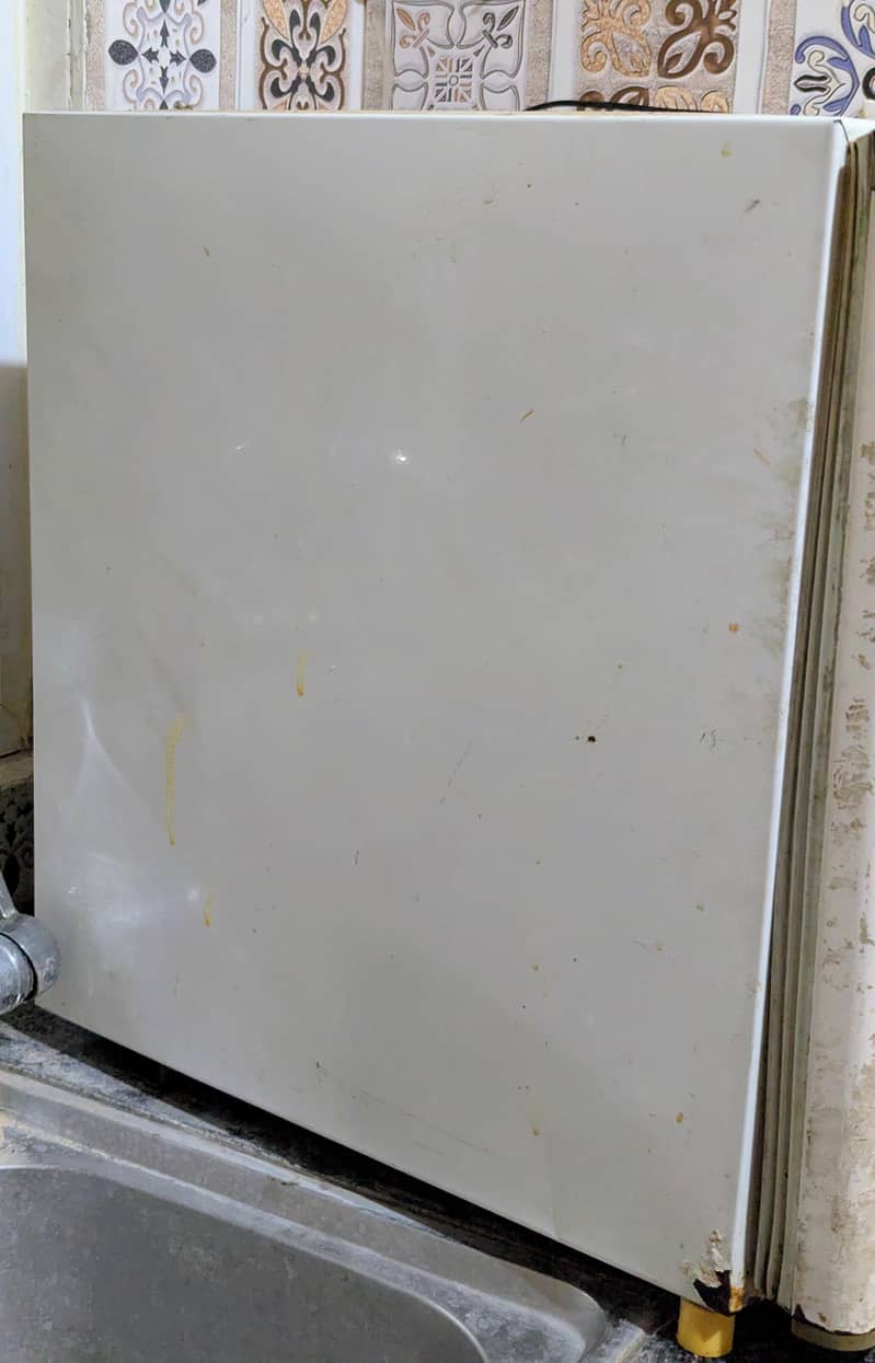 Dawlance Mini fridge 2