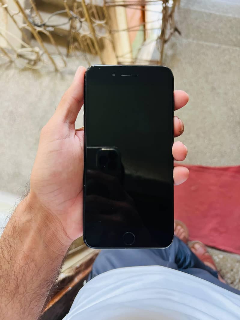 Apple iPhone 7 Plus 1