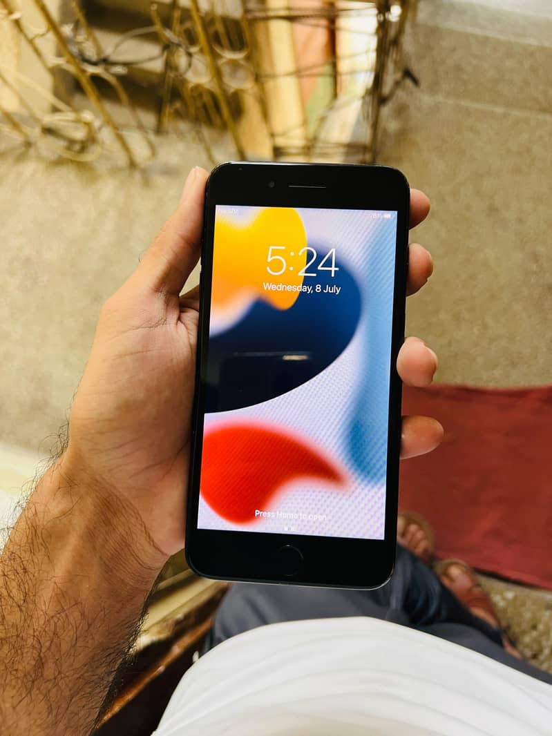 Apple iPhone 7 Plus 2