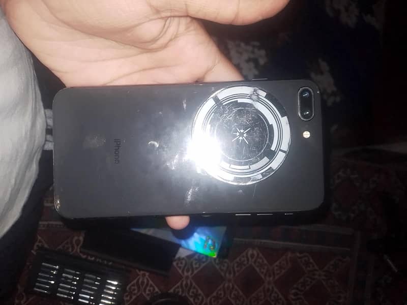 Apple iPhone 8 Plus 2