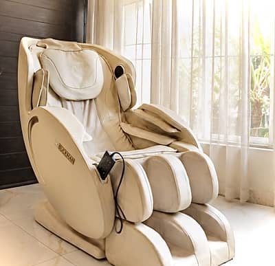 JC Buckman ReviveUs 3D Massage Chair White