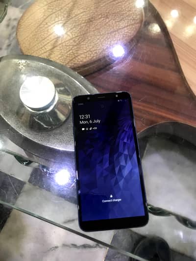 Samsung Mobile J8